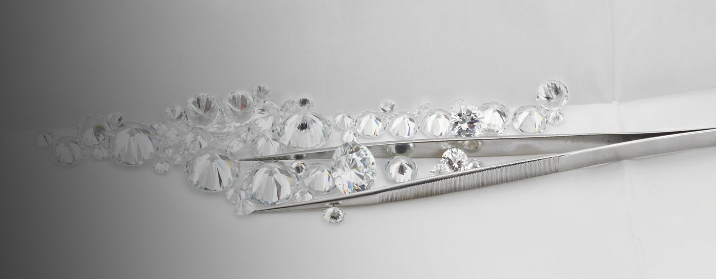 whitetissuediamondparcelwithloosediamondsandtweezers