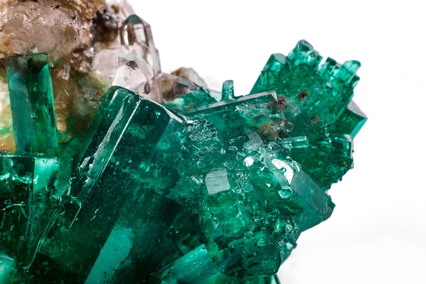 emeraldcrystalsnaturalgemstoneforjewetrystonehightquality